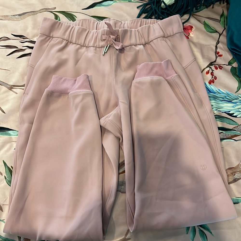 Lululemon ON THE FLY JOGGER *NWOT*